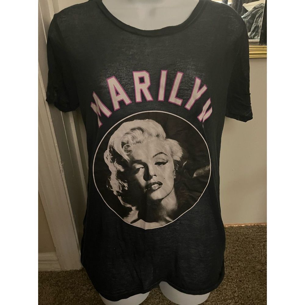 Marilyn Monroe top